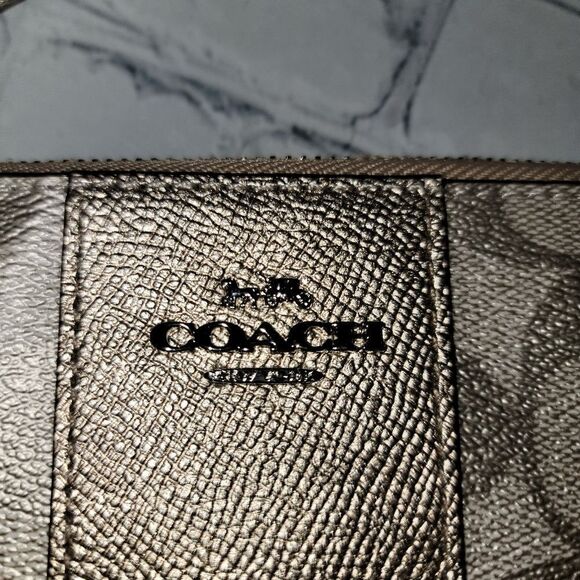 Coach F38655 Wristlet Wallet Gold Metallic Leather - Picture 2 of 8